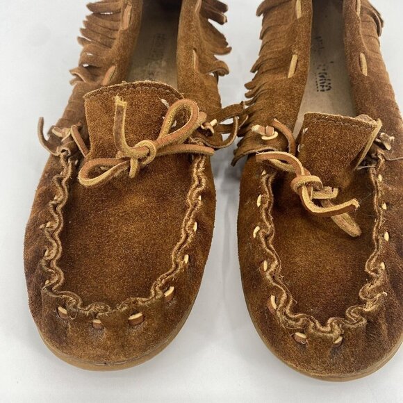 MINNETONKA WOMEN'S SIZE 7 TAN SUEDE FRINGE MOCCASINS HARDSOLES - Picture 4 of 10